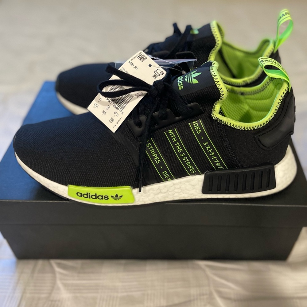 Adidas NMD_R1 black signal green